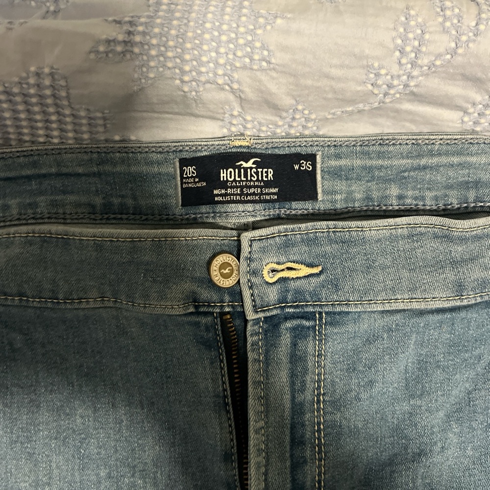 Hollister women’s Blue Jeans